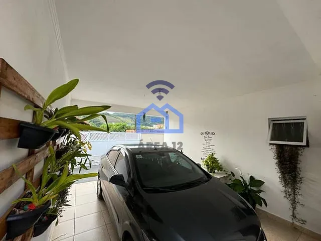 Casa com 300m² 3 quartos e 2 banheiros, à venda, no bairro Martim de Sá em Caraguatatuba