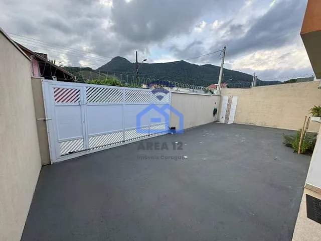 Casa com 300m² 3 quartos e 2 banheiros, à venda, no bairro Martim de Sá em Caraguatatuba