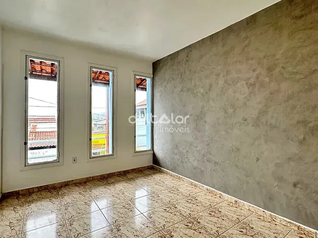 Casa com 90m², para alugar, no bairro Floramar em Belo Horizonte