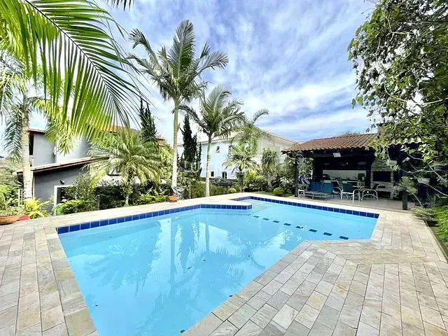 Casa com 1000m² 4 quartos e 4 banheiros, à venda, no bairro Residencial Euroville em Carapicuíba