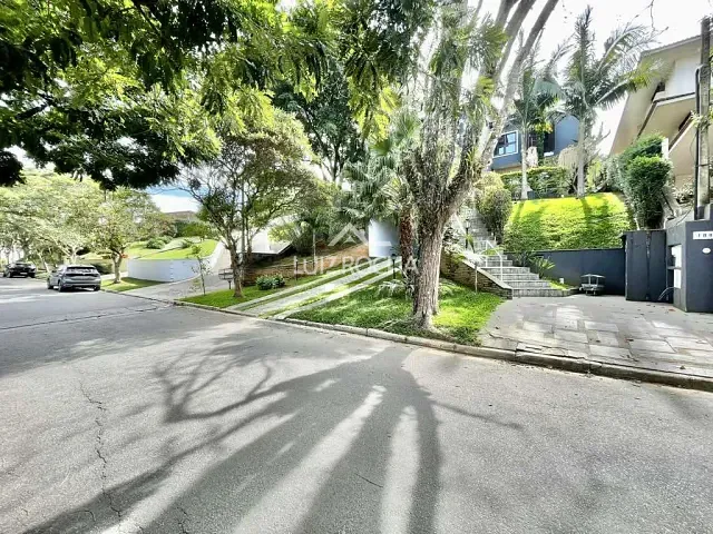 Casa com 1000m² 4 quartos e 4 banheiros, à venda, no bairro Residencial Euroville em Carapicuíba