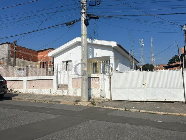 Casa 2 quartos e 1 banheiro, à venda, no bairro Centro em Salto de Pirapora