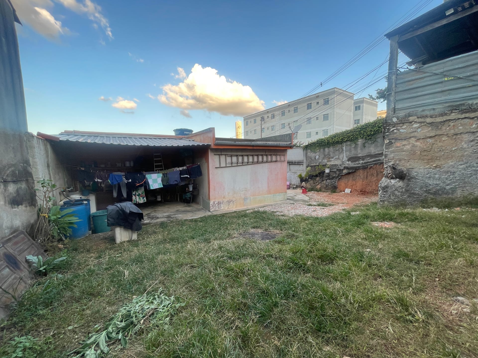 Casa com 2 moradias à venda com 5 quartos e 10 vagas no Bairro Califórnia em Belo Horizonte/MG – Próximo à Arena MRV