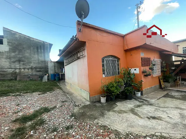Casa com 360m² 3 quartos e 1 banheiro, à venda, no bairro Califórnia em Belo Horizonte