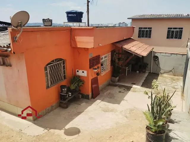 Casa com 360m² 3 quartos e 1 banheiro, à venda, no bairro Califórnia em Belo Horizonte