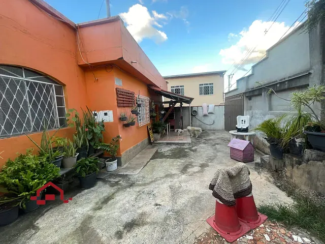 Casa com 360m² 3 quartos e 1 banheiro, à venda, no bairro Califórnia em Belo Horizonte