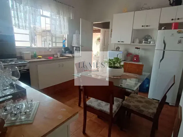 Casa com 390m² 3 quartos e 1 banheiro, à venda, no bairro Vila Santo Antônio em Americana