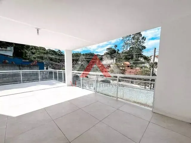Casa com 1600m² 5 quartos e 4 banheiros, à venda, no bairro Badu em Niterói