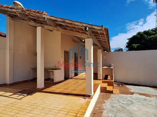 Casa 8 quartos e 2 banheiros, para alugar, no bairro Centro em Ituverava