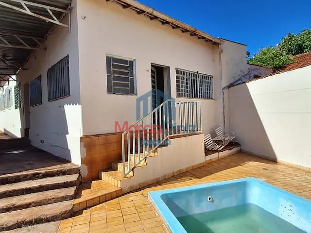 Casa 8 quartos e 2 banheiros, para alugar, no bairro Centro em Ituverava