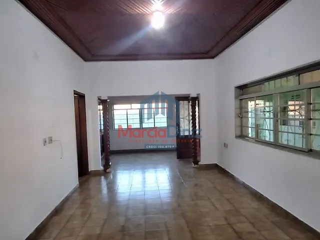 Casa 8 quartos e 2 banheiros, para alugar, no bairro Centro em Ituverava