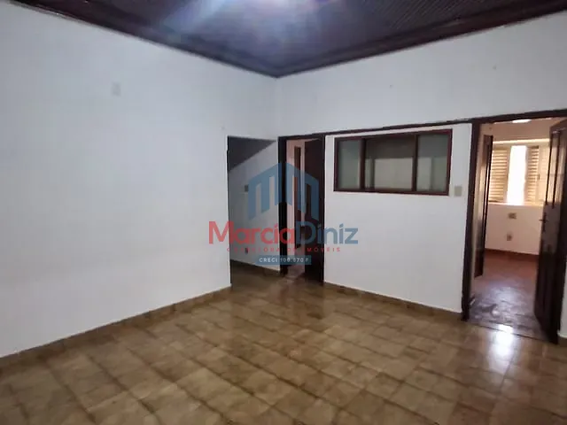 Casa 8 quartos e 2 banheiros, para alugar, no bairro Centro em Ituverava