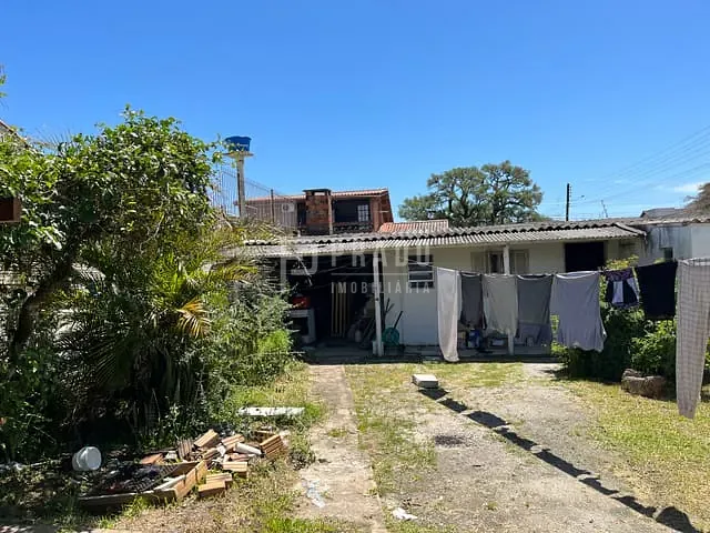Casa com 300m² 2 quartos e 2 banheiros, à venda, no bairro Laranjal em Pelotas