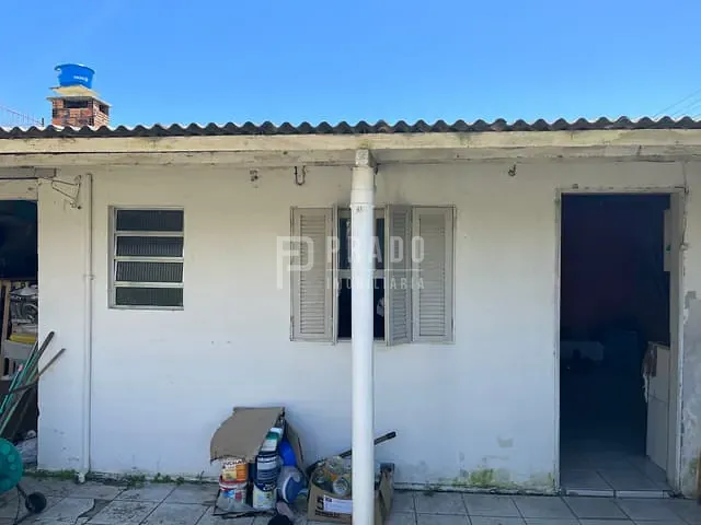 Casa com 300m² 2 quartos e 2 banheiros, à venda, no bairro Laranjal em Pelotas