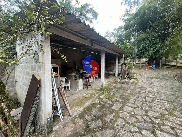 Casa com 2000m² 1 quarto e 1 banheiro, à venda, no bairro Espinhaço em Guapimirim