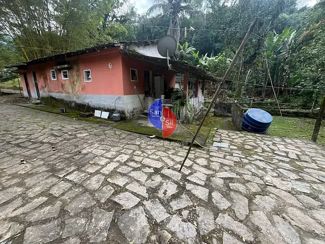 Casa com 2000m² 1 quarto e 1 banheiro, à venda, no bairro Espinhaço em Guapimirim