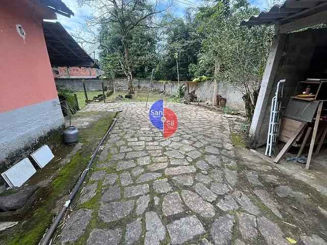 Casa com 2000m² 1 quarto e 1 banheiro, à venda, no bairro Espinhaço em Guapimirim