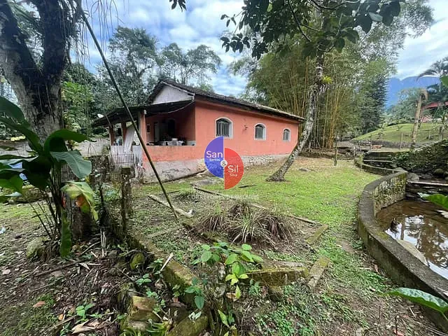 Casa com 2000m² 1 quarto e 1 banheiro, à venda, no bairro Espinhaço em Guapimirim