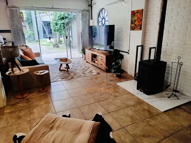 Casa com 480m² 1 quarto e 2 banheiros, à venda, no bairro Laranjal em Pelotas