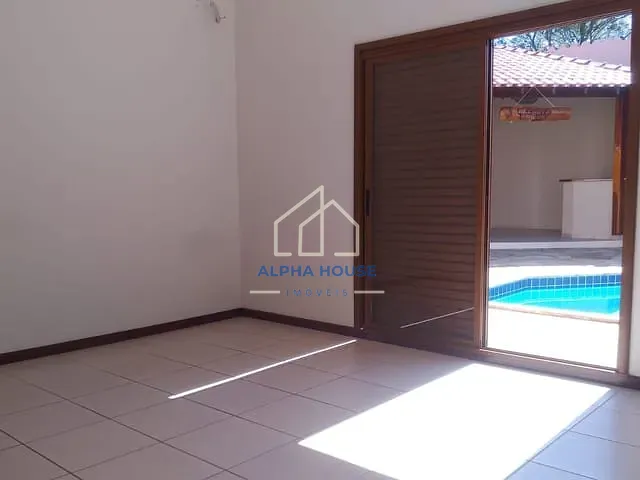 Casa com 300m² 3 quartos e 1 banheiro, à venda, no bairro São Benedito em Pindamonhangaba