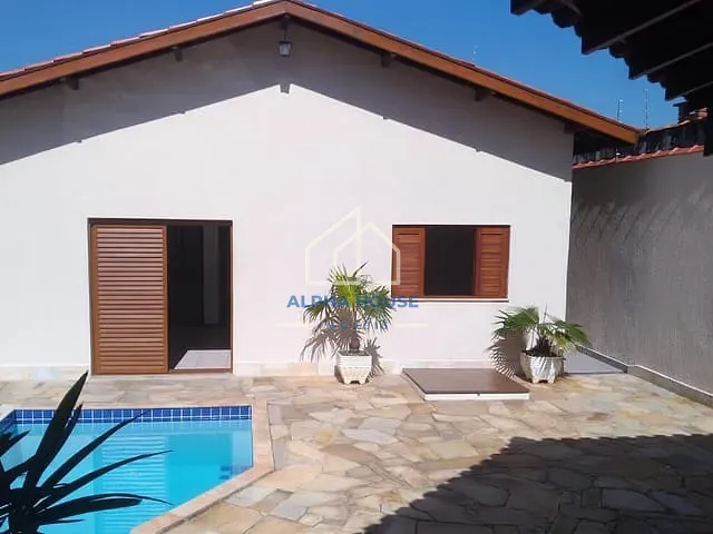 Casa com 300m² 3 quartos e 1 banheiro, à venda, no bairro São Benedito em Pindamonhangaba