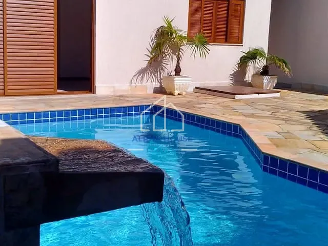 Casa com 300m² 3 quartos e 1 banheiro, à venda, no bairro São Benedito em Pindamonhangaba