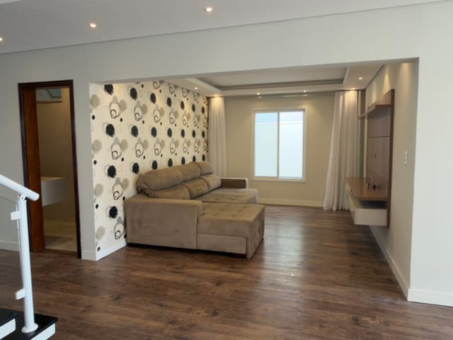 Casa 3 quartos e 4 banheiros, para alugar, no bairro Cidade Parquelandia em Mogi das Cruzes