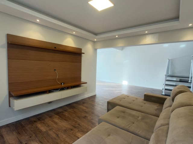 Casa 3 quartos e 4 banheiros, para alugar, no bairro Cidade Parquelandia em Mogi das Cruzes