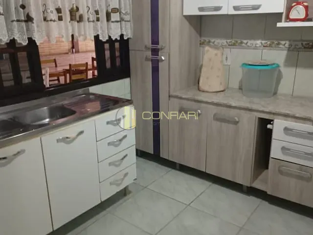 Casa com 300m² 3 quartos e 2 banheiros, à venda, no bairro Pereque em Porto Belo