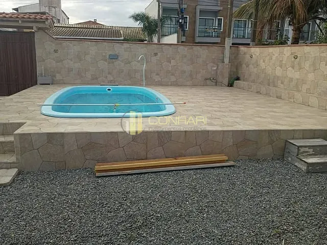 Casa com 300m² 3 quartos e 2 banheiros, à venda, no bairro Pereque em Porto Belo