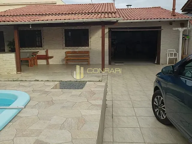Casa com 300m² 3 quartos e 2 banheiros, à venda, no bairro Pereque em Porto Belo