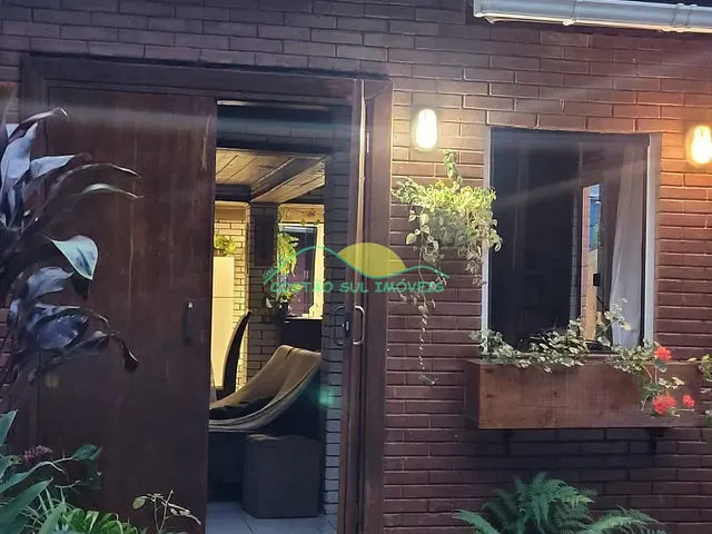 Casa com 240m² 2 quartos e 1 banheiro, à venda, no bairro Pântano do Sul em Florianópolis