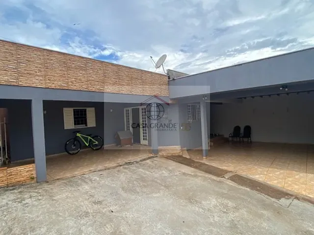 Casa com 820m² 3 quartos e 2 banheiros, à venda, no bairro Jardim Caviúna em Rolândia