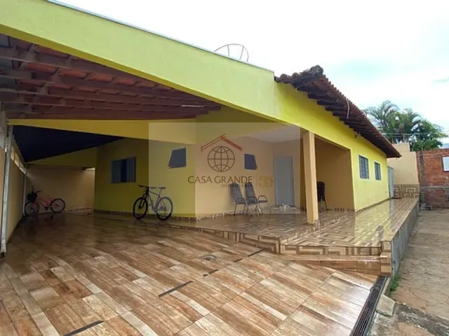 Casa com 820m² 3 quartos e 2 banheiros, à venda, no bairro Jardim Caviúna em Rolândia