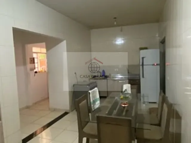 Casa com 820m² 3 quartos e 2 banheiros, à venda, no bairro Jardim Caviúna em Rolândia