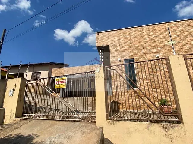 Casa com 820m² 3 quartos e 2 banheiros, à venda, no bairro Jardim Caviúna em Rolândia