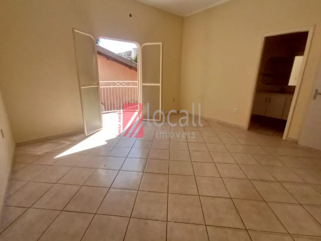 Casa com 3 quartos à venda, 210m² — foto 2 de 29