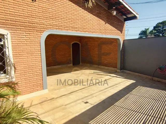 Casa com 250m² 3 quartos e 2 banheiros, à venda, no bairro Jardim Sônia em Jaguariúna