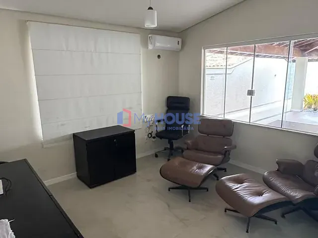 Casa com 480m² 4 quartos e 6 banheiros, à venda ou para alugar, no bairro Nossa Senhora da Vitória em Ilhéus