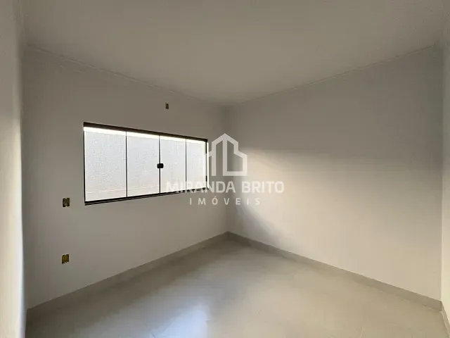 Casa 3 quartos e 2 banheiros, à venda, no bairro Jardim Veneza em Aparecida de Goiânia