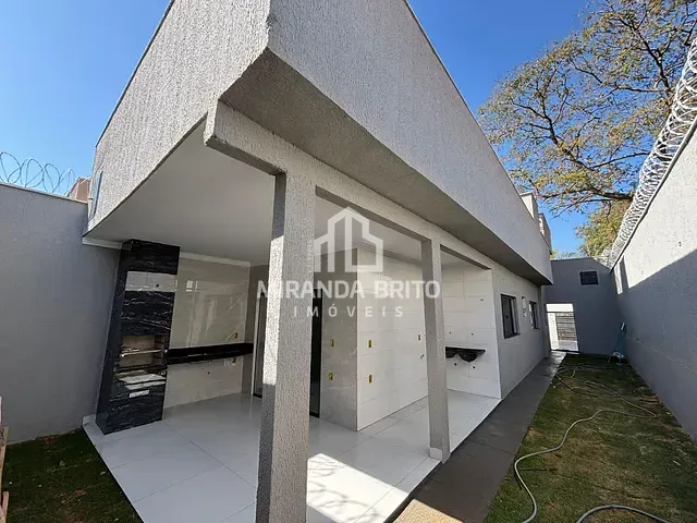 Casa 3 quartos e 2 banheiros, à venda, no bairro Jardim Veneza em Aparecida de Goiânia