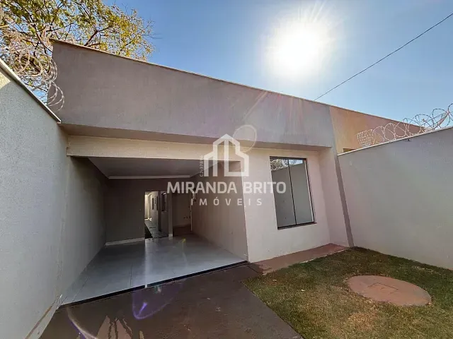 Casa 3 quartos e 2 banheiros, à venda, no bairro Jardim Veneza em Aparecida de Goiânia