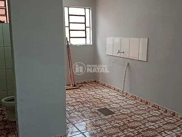 Casa com 60m² 1 quarto e 1 banheiro, à venda, no bairro Conjunto Habitacional Saltinho em Londrina