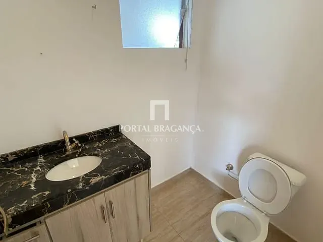 Casa com 600m² 3 quartos e 5 banheiros, para alugar, no bairro Condomínio Jardim Flamboyan em Bragança Paulista