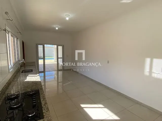 Casa com 600m² 3 quartos e 5 banheiros, para alugar, no bairro Condomínio Jardim Flamboyan em Bragança Paulista