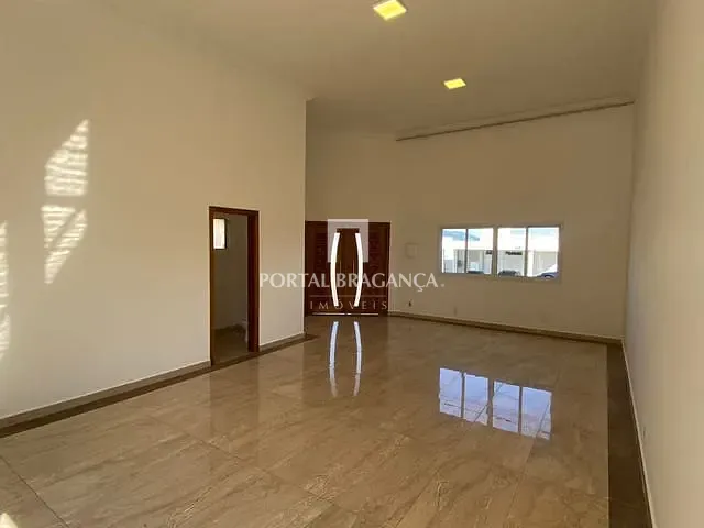 Casa com 600m² 3 quartos e 5 banheiros, para alugar, no bairro Condomínio Jardim Flamboyan em Bragança Paulista