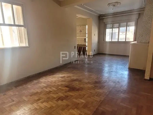 Casa 6 quartos e 4 banheiros, à venda, no bairro Centro em Pelotas