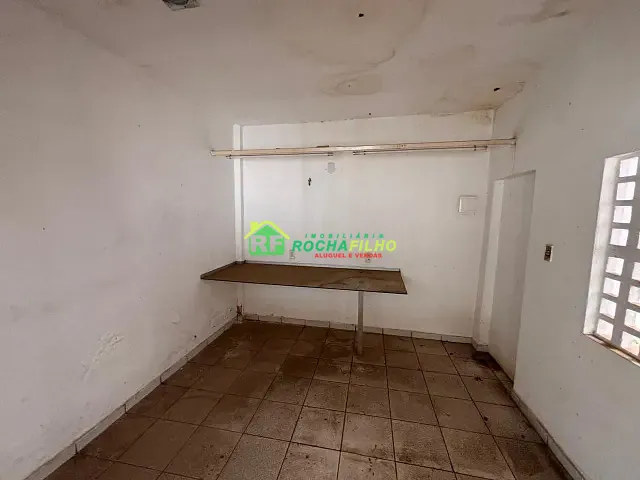Casa com 60m² 3 quartos e 1 banheiro, para alugar, no bairro Centro em Teresina