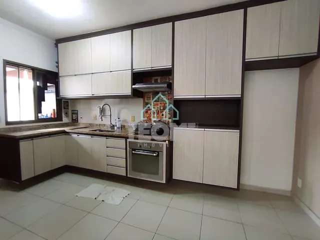 Casa com 125m² 3 quartos e 2 banheiros, à venda, no bairro Piracangaguá em Taubaté