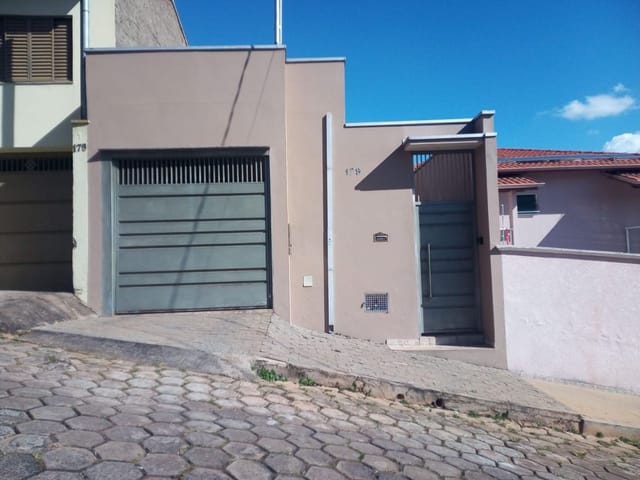 Casa com 125m², à venda, no bairro Centro em Cambuí